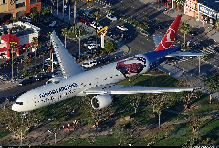 Turkish Airlines wrapped plane "Batman V Superman: Dawn of Justice" product placement